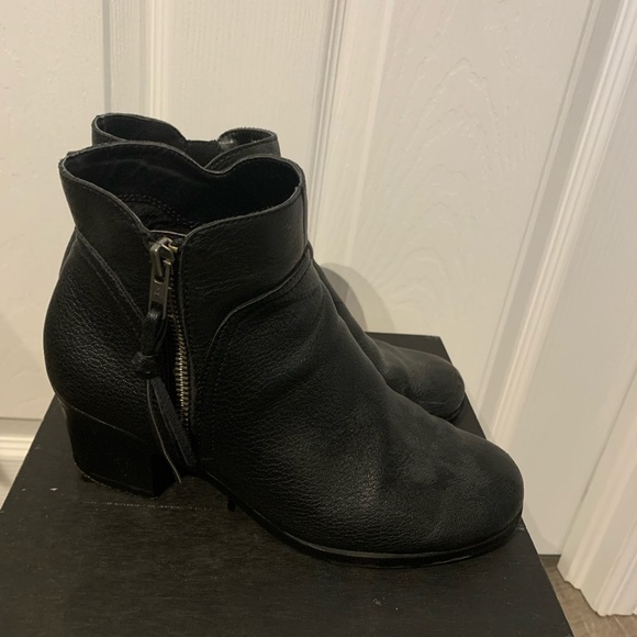 AEROSOLES Black Ankle Boots - Picture 2 of 5